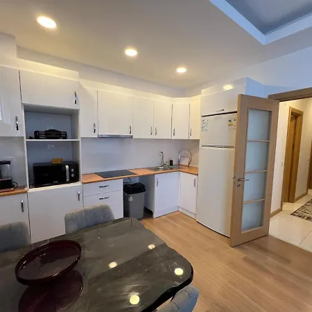 Luxury Designed Comfortable 2 & 1 Living Free Parking Garaj Apartamento