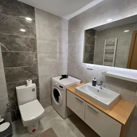 Apartamento Luxury Designed Comfortable 2 & 1 Living Free Parking Garaj *