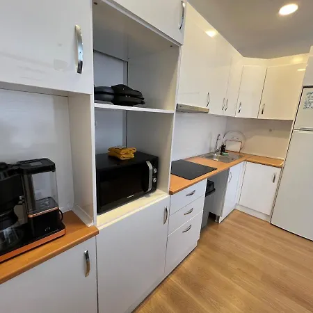 Luxury Designed Comfortable 2 & 1 Living Free Parking Garaj Apartamento *