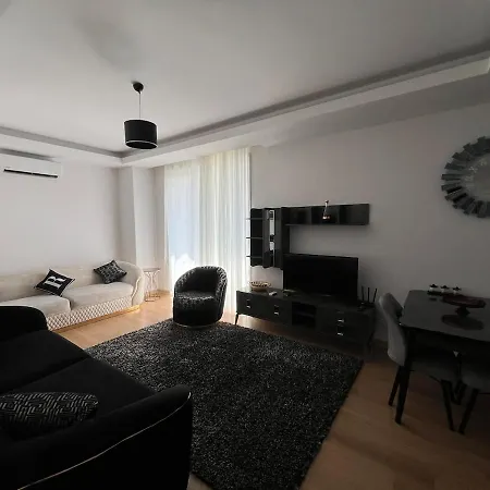 Διαμέρισμα Luxury Designed Comfortable 2 & 1 Living Free Parking Garaj