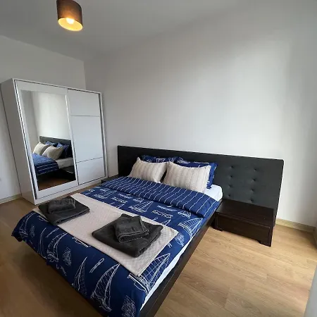 Luxury Designed Comfortable 2 & 1 Living Free Parking Garaj Διαμέρισμα *